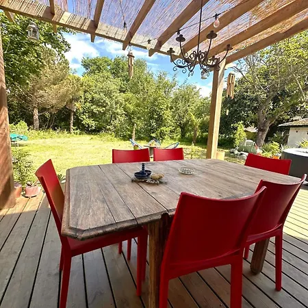 Holiday home Maison Entre Ocean Et Campagne Avec Jacuzzi